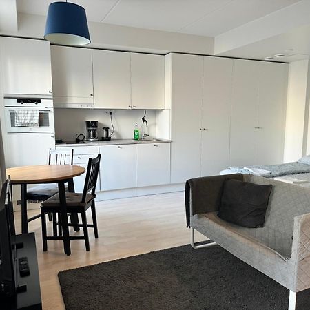Easy Stay Rooms & Apartments Near Airport Vanda Eksteriør bilde