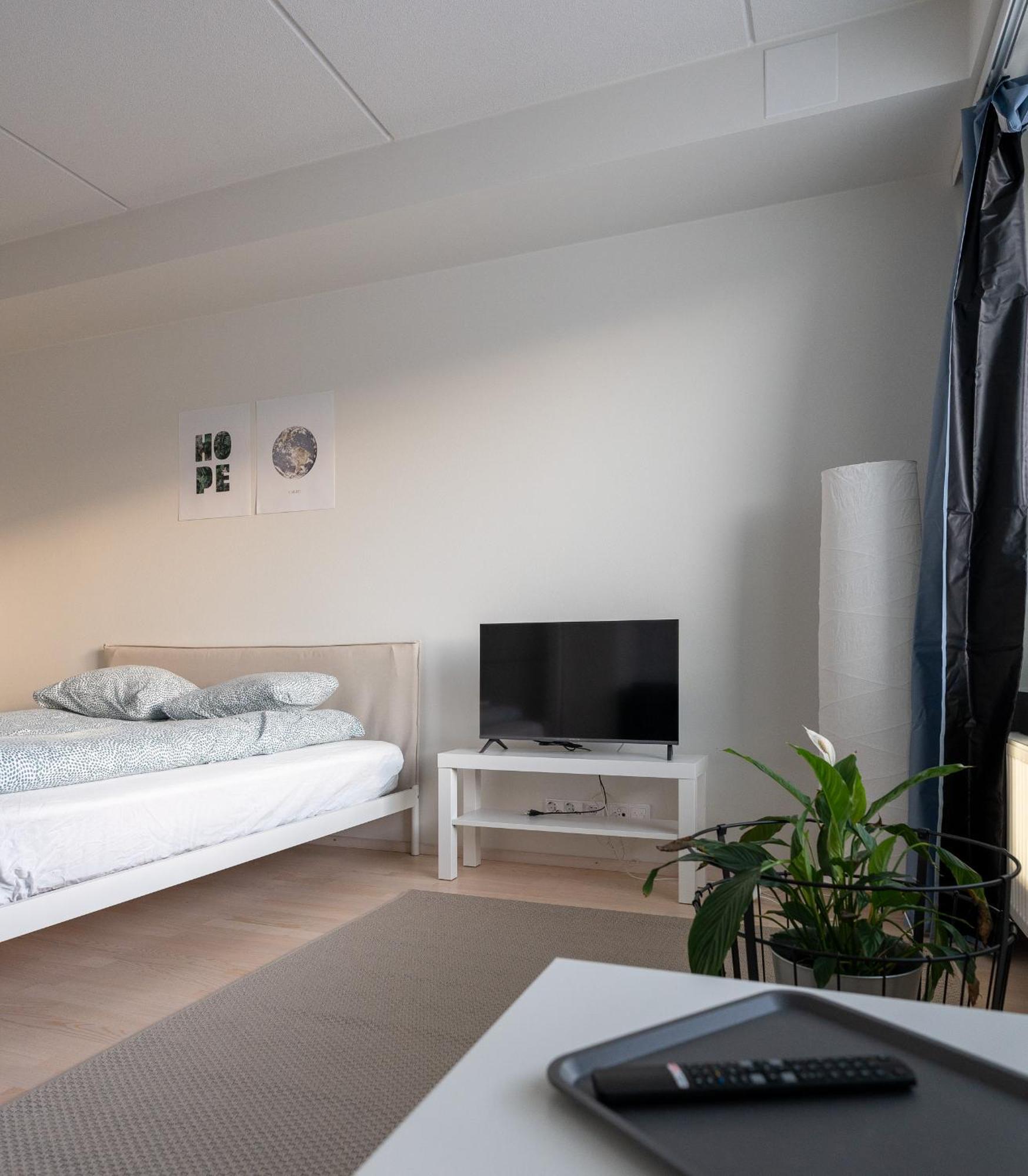 Easy Stay Rooms & Apartments Near Airport Vanda Eksteriør bilde